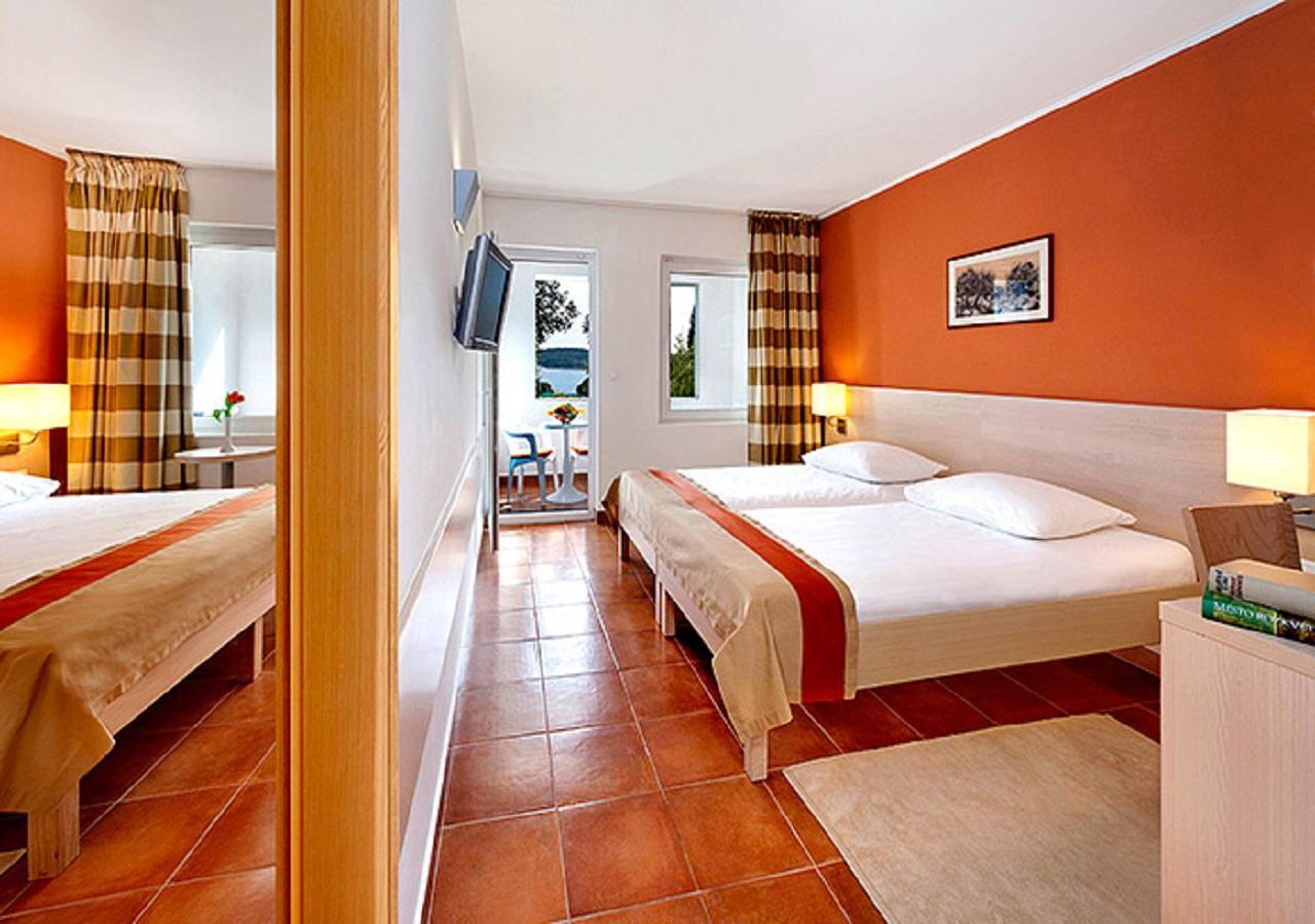 วาลามาร์ ทามาริส รีสอร์ต Hotel Tar-Vabriga ภายนอก รูปภาพ